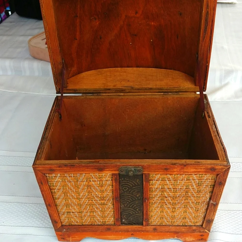 Vintage SMALL PIRATE TREASURE CHEST Tropical Home Nautical Décor 9.5